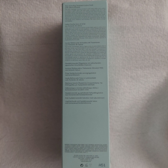 Estée LAUDER Micro EssenceTreatment Lotion Fresh with Sakura Ferment moisturizer - Picture 2 of 8